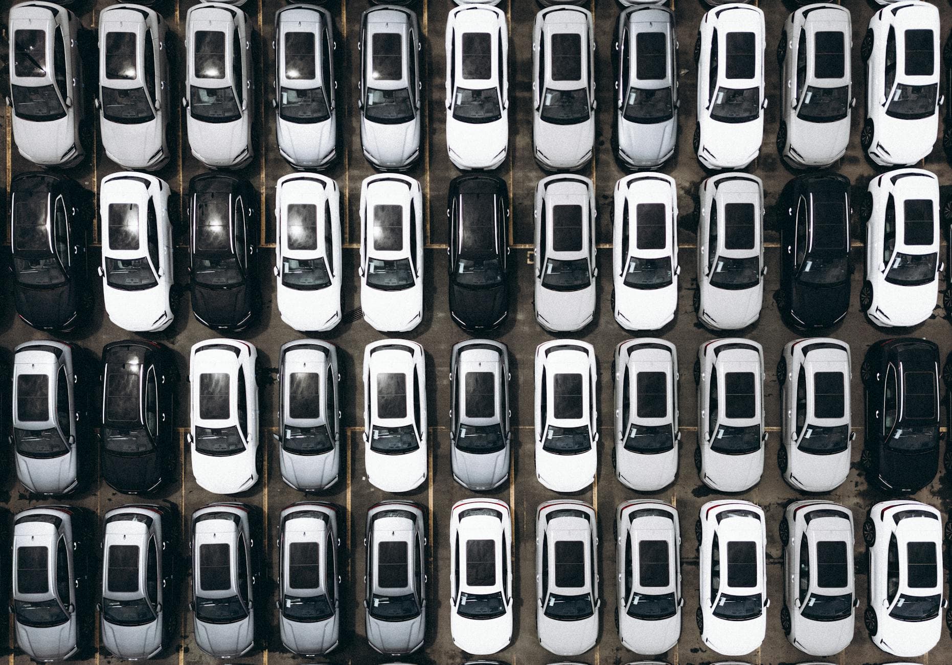 Long-Term Car Rental: How to Manage Contracts and Make a Profit — Guide for Rental Owners [2026]